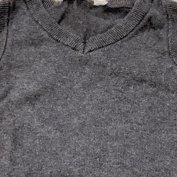H&M Gray Sweater Vest in size 3-4T - Picture 2 of 4
